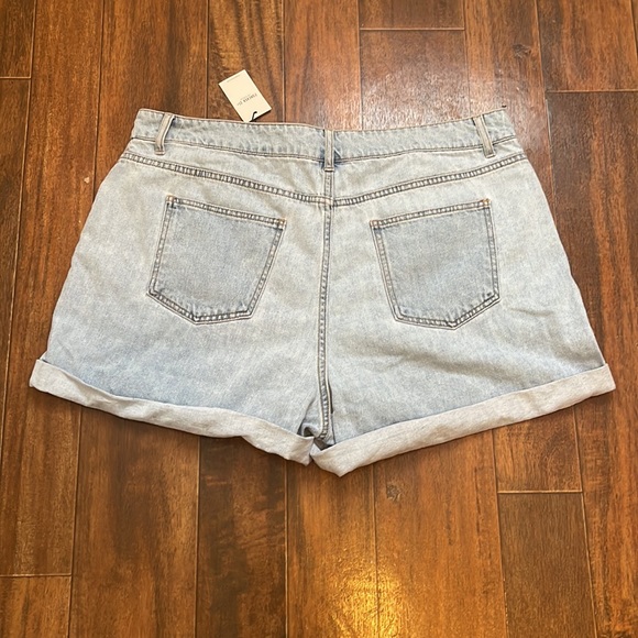 Forever 21 High Waist Light Denim Shorts - 2X - Picture 6 of 8